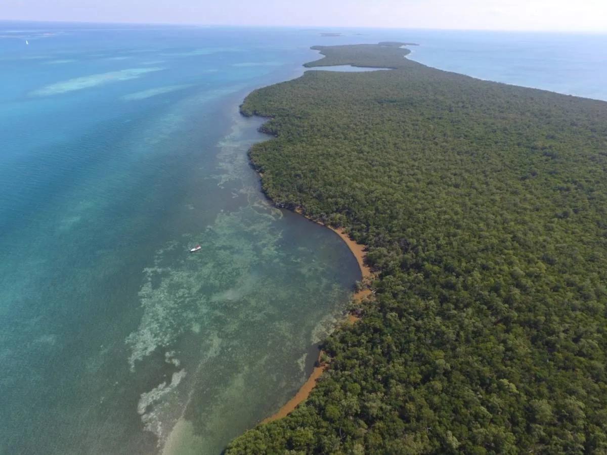 5 acre Island Paradise Middle Long Caye