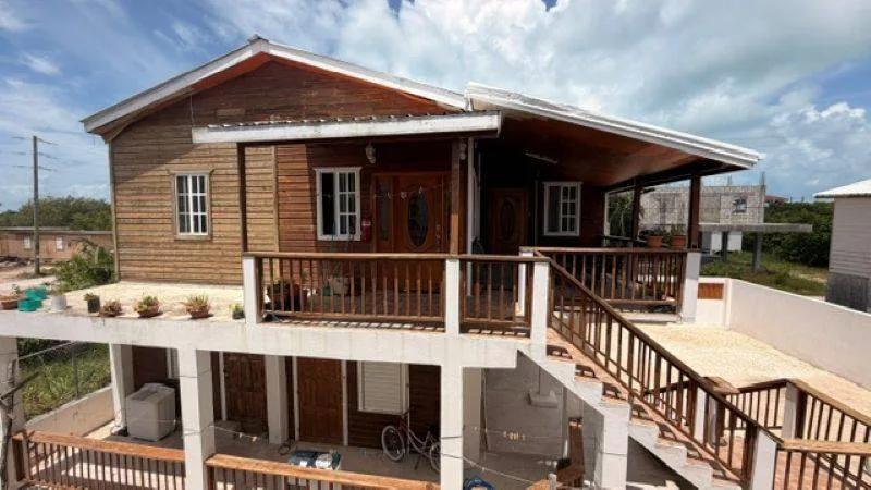 Lovely 3-Bedroom Home with 14 Rental Units | Bahia, Puesto Del Sol Neighbourhood - Photo 3