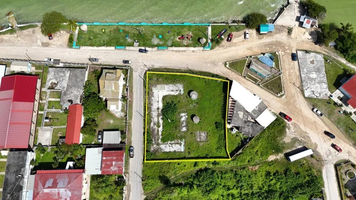 Bayfront Corner Lot in the heart of Corozal Town - Photo 3