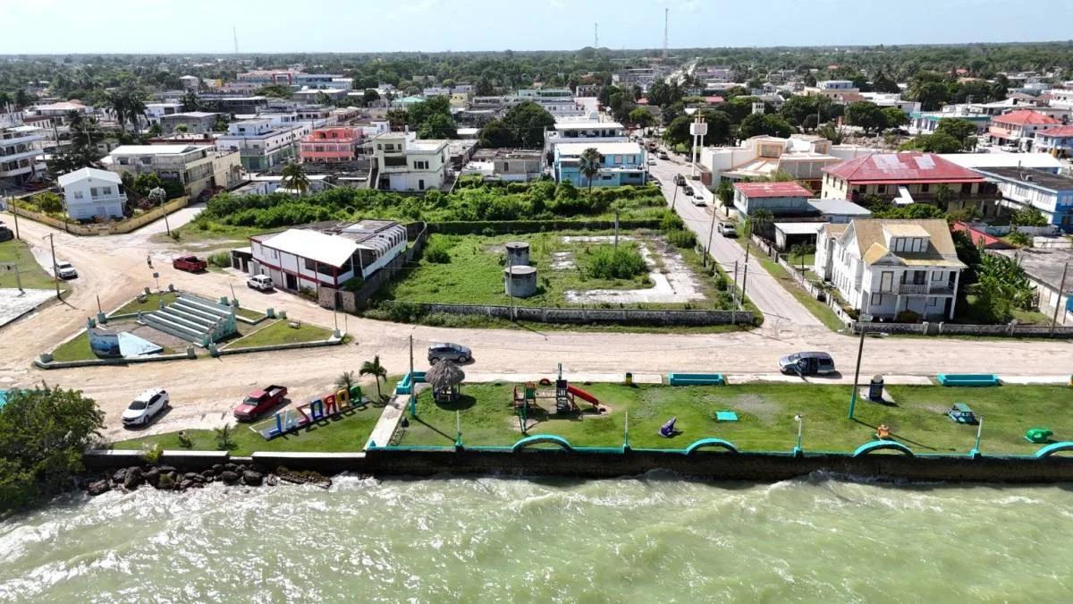 Bayfront Corner Lot in the heart of Corozal Town - Photo 4