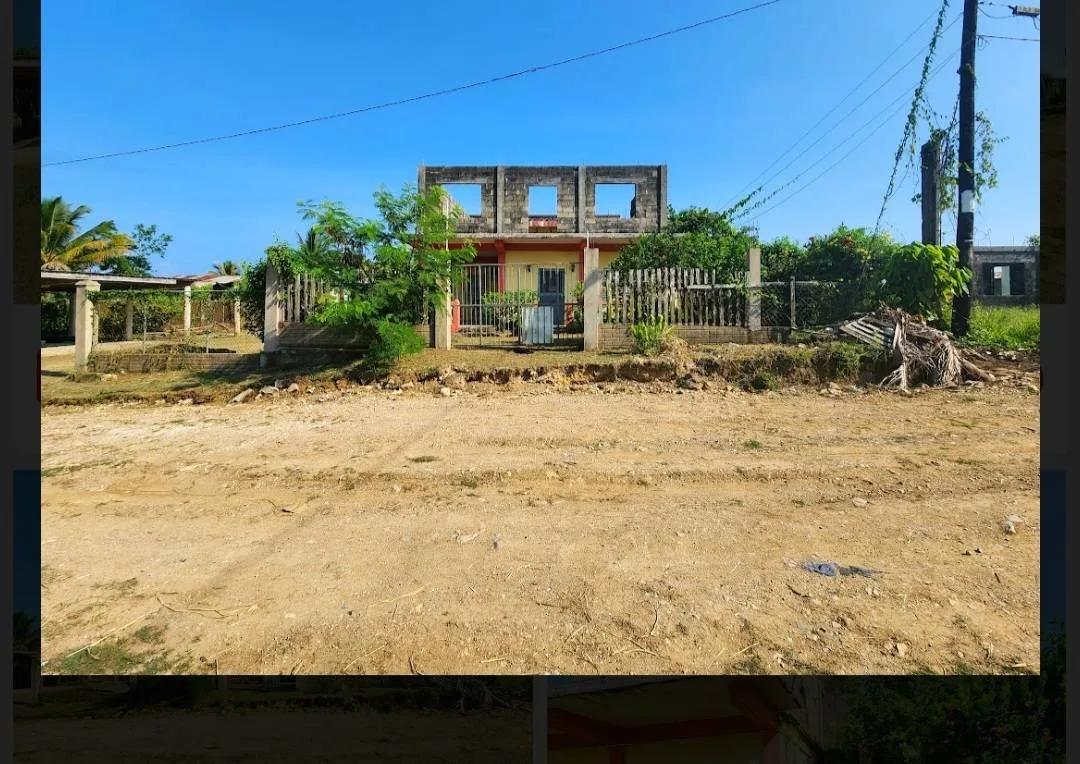 2-Story house on 2 expansive lots in Punta Gorda Town