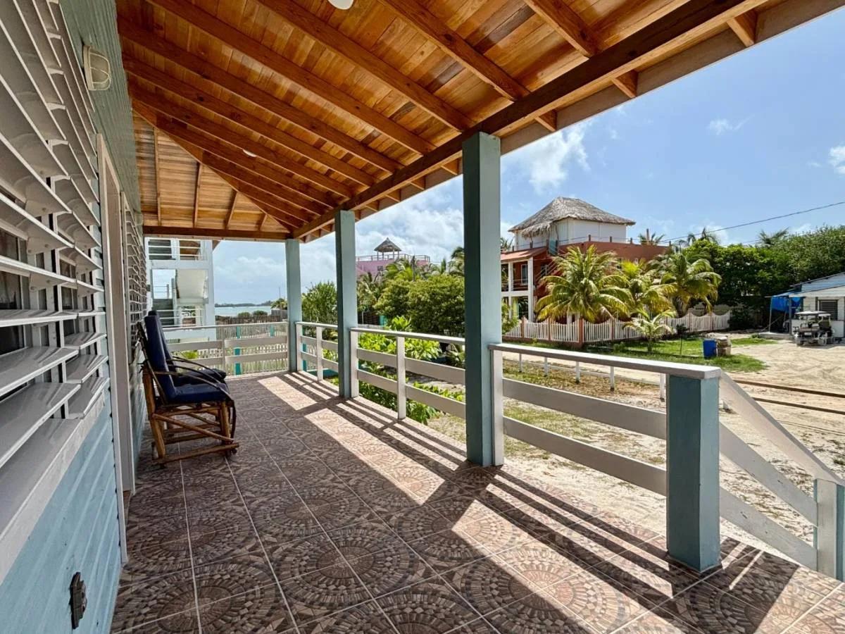 Charming 2 Bedroom Home By the Sea – South Caye Caulker - Photo 3