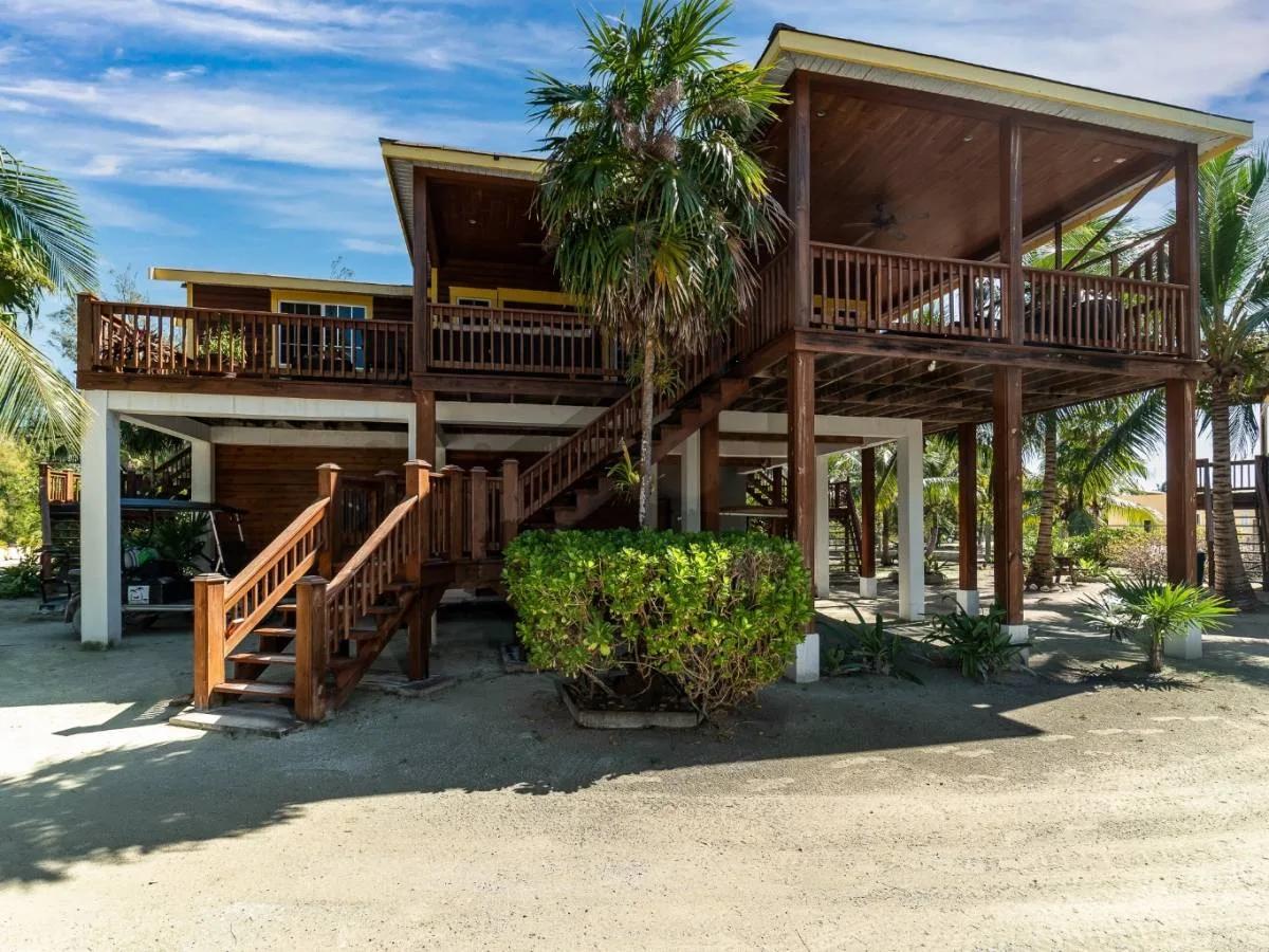 Luxury 3-Bedroom Home with Two Turnkey Income-Producing Rental Units, Gorgeous Sunset & Sea-views - Photo 4