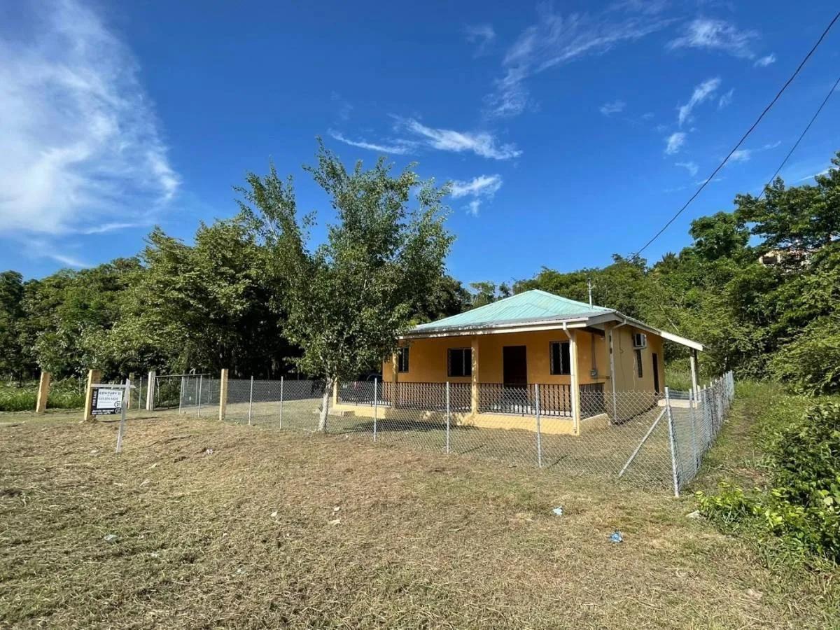 House For Sale at the entrance of San Jose Succotz on Gorge Price Highway, Belize - Photo 2