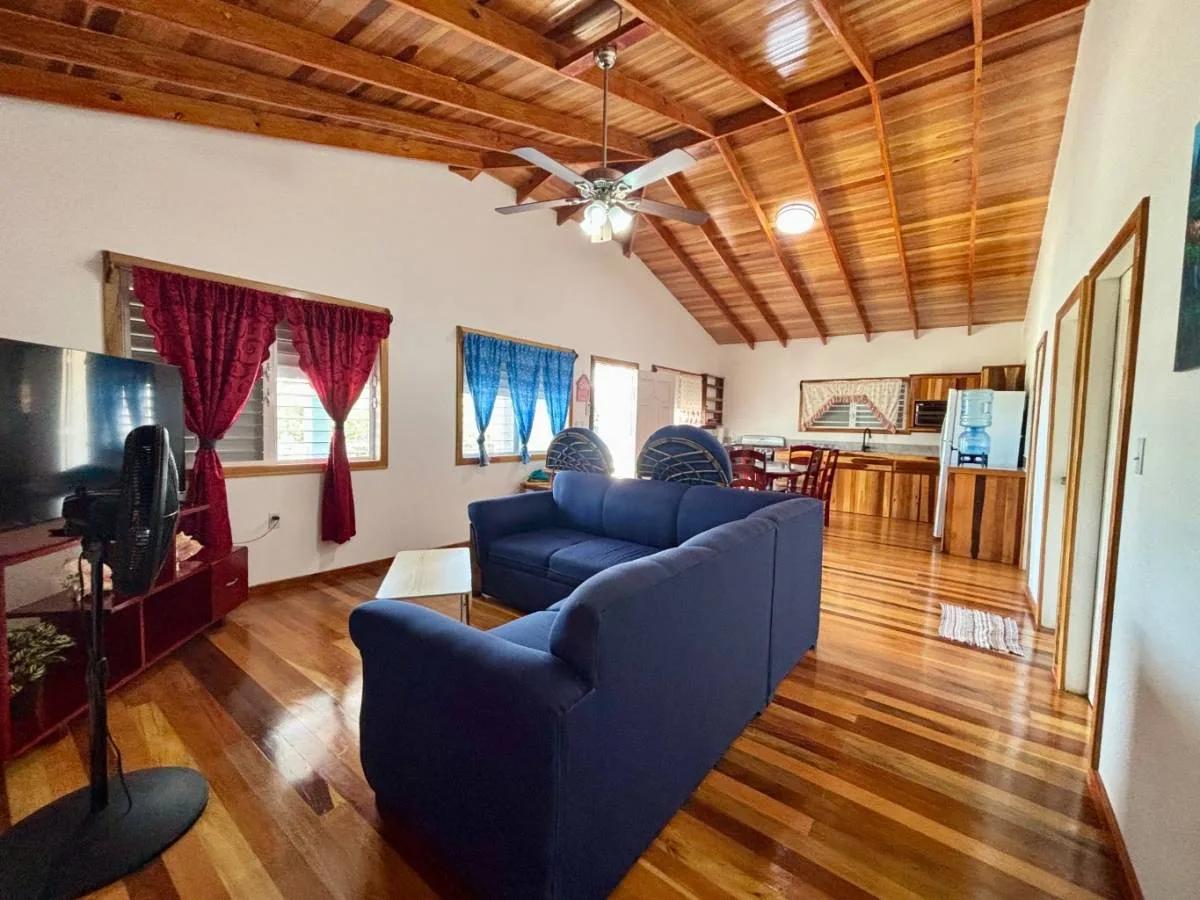 Charming 2 Bedroom Home By the Sea – South Caye Caulker - Photo 7
