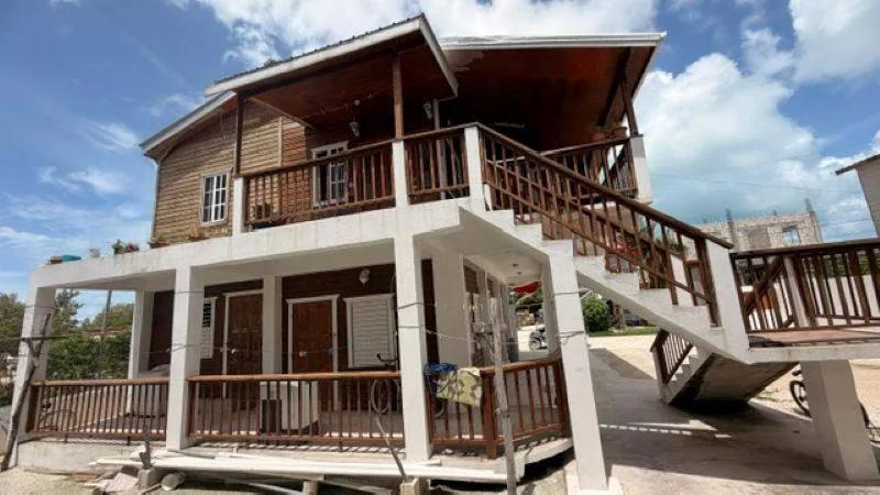 Lovely 3-Bedroom Home with 14 Rental Units | Bahia, Puesto Del Sol Neighbourhood - Photo 2