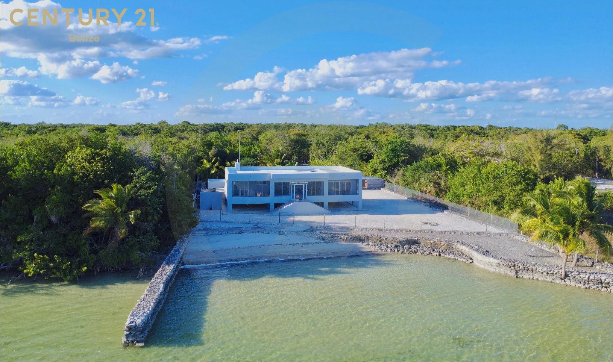 Seascape - Modern Beachfront Home On 2 Acres