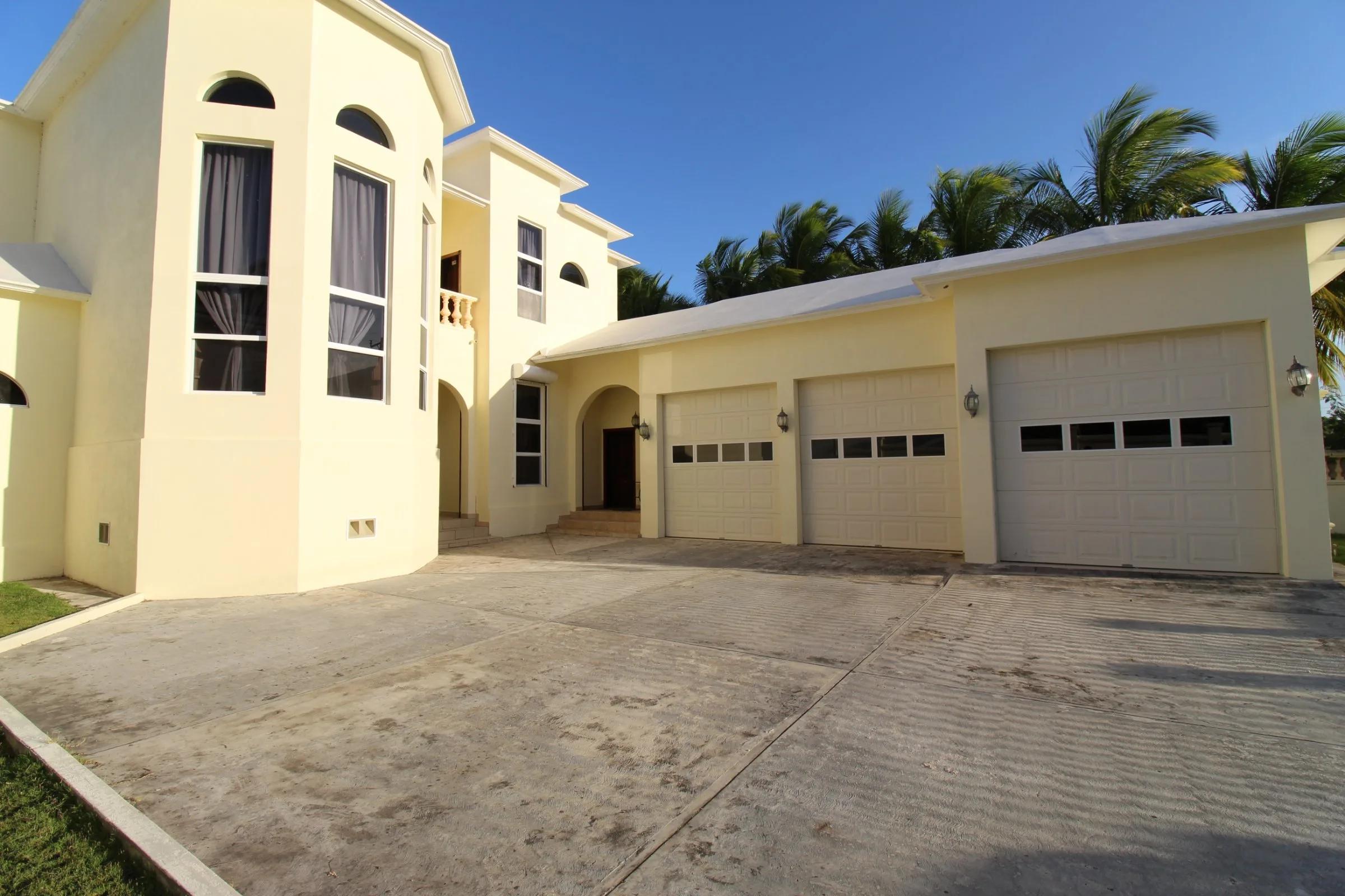 Seaside Elegance - Private Waterfront Home - Photo 2