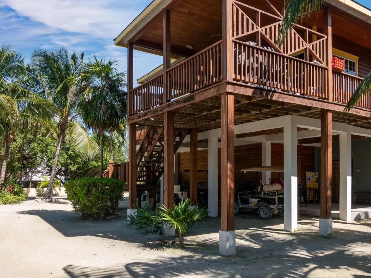 Luxury 3-Bedroom Home with Two Turnkey Income-Producing Rental Units, Gorgeous Sunset & Sea-views - Photo 3
