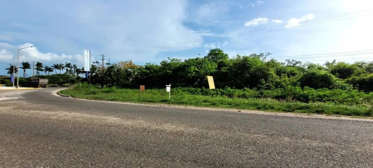 6 Acres of Prime Roadside Commercial Land in Belmopan City - Photo 3