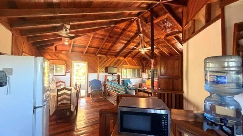Tropical Island Home in the Peaceful South End of Caye Caulker - Photo 4